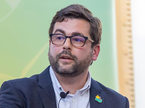 Talking in tonnes, negotiating in dollars: The politics of carbon markets in California