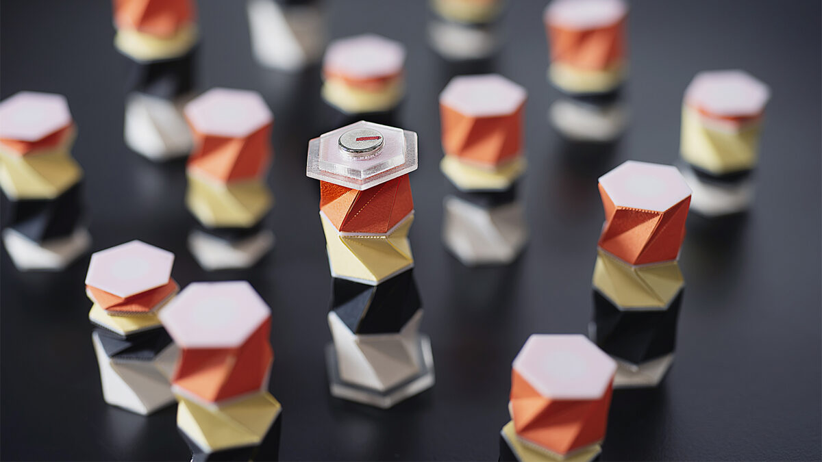 Robô de origami de Princeton usa um único ímã para assumir 16 formas